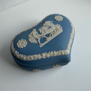 Vtg Wedgwood Jasperware Blue Trinket/Jewelry Box Heart England Ulysses Chariot